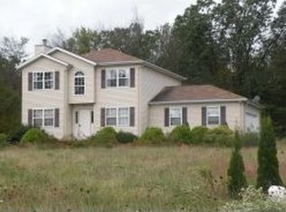 501 Flail Dr, Stroudsburg, PA 18360