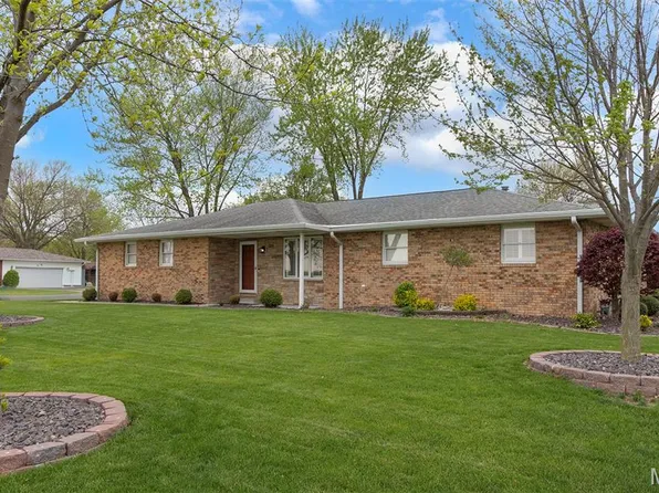 2 Julia Dr, Breese, IL 62230