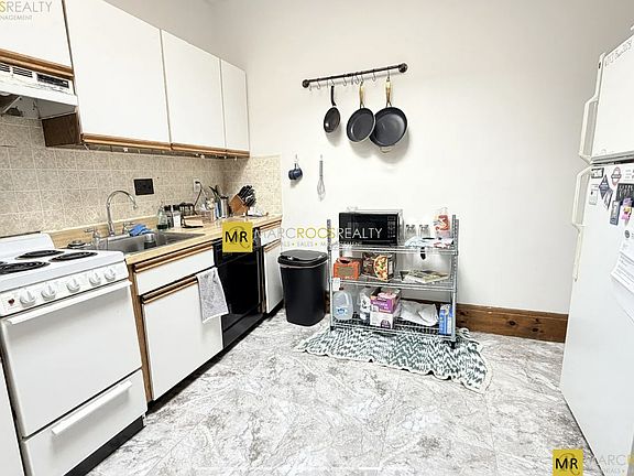 3rd image of 7 Aberdeen St #A