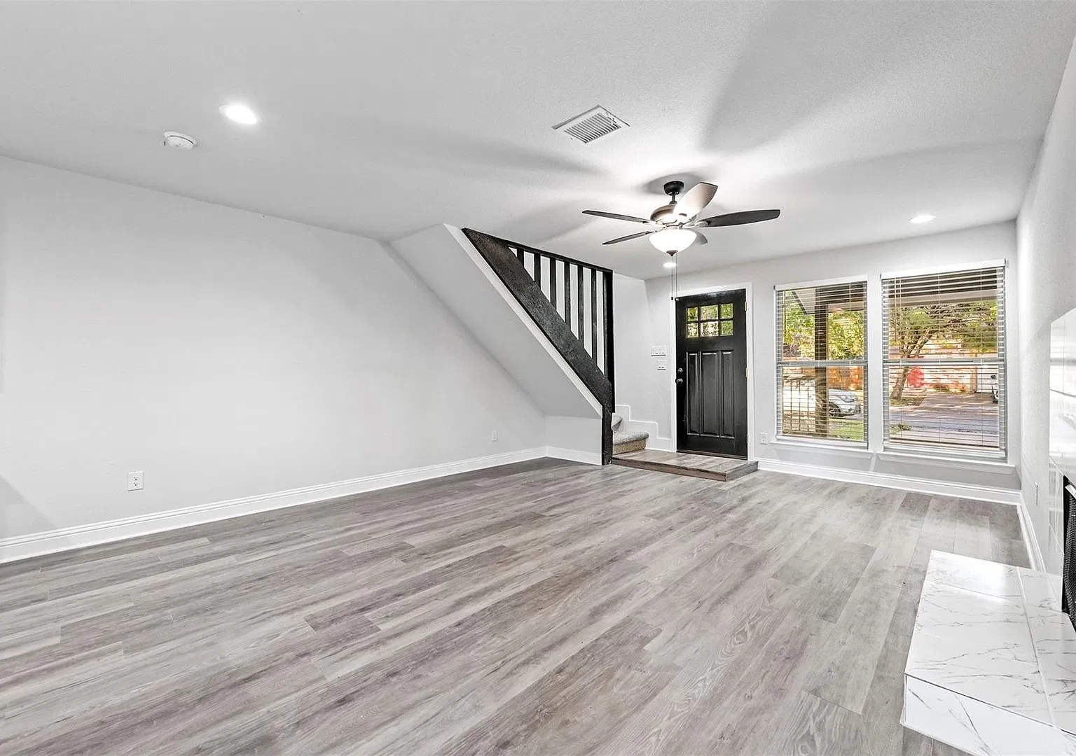 Charming 3-Bedroom Home for Rent in Grand Prairie, TX! — Photo 2