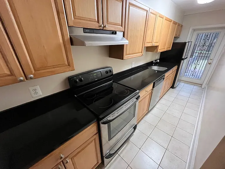 507 Constitution Ave NE #1 — Photo 10
