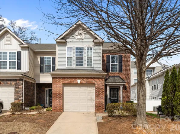 5916 Carrollton Ln, Charlotte, NC 28210