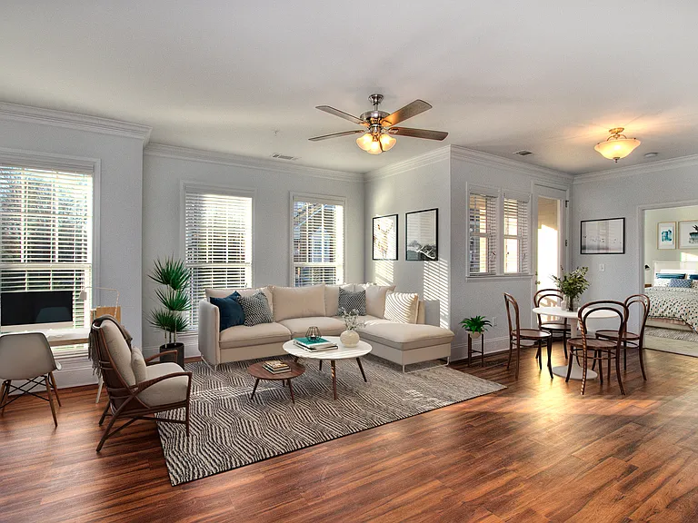 2320 Roswell Ave E — Photo 1