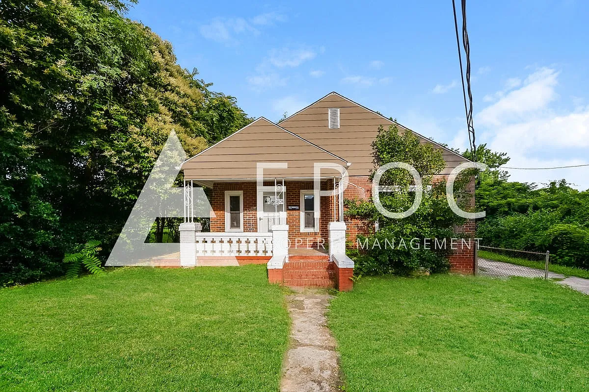 1804 Shady Mt Ave NE — Photo 1
