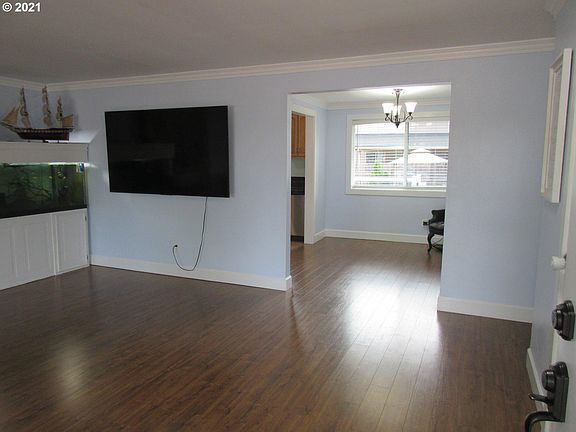 5th image of 605 NE 152nd Ave