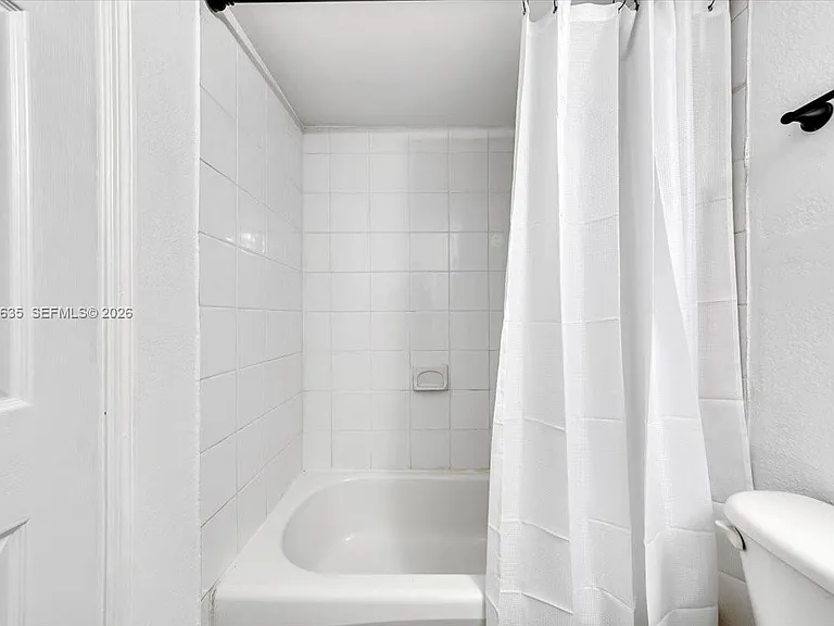 1405 Miami Rd #7 — Photo 14