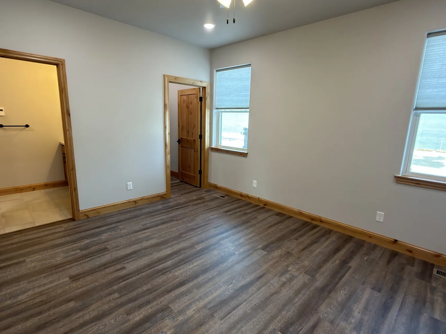 527 Ayla Ln - A — Photo 3