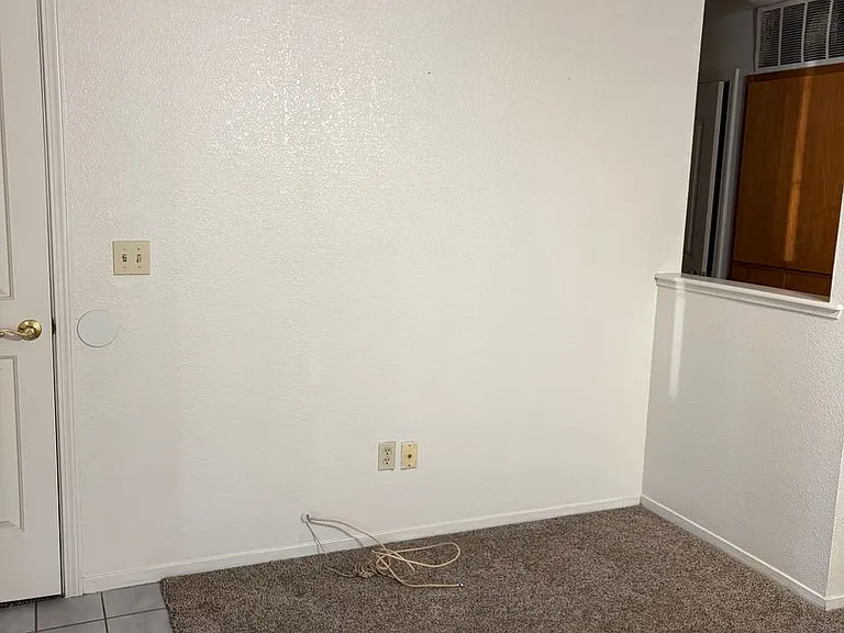 102 E Manzanita Dr — Photo 3