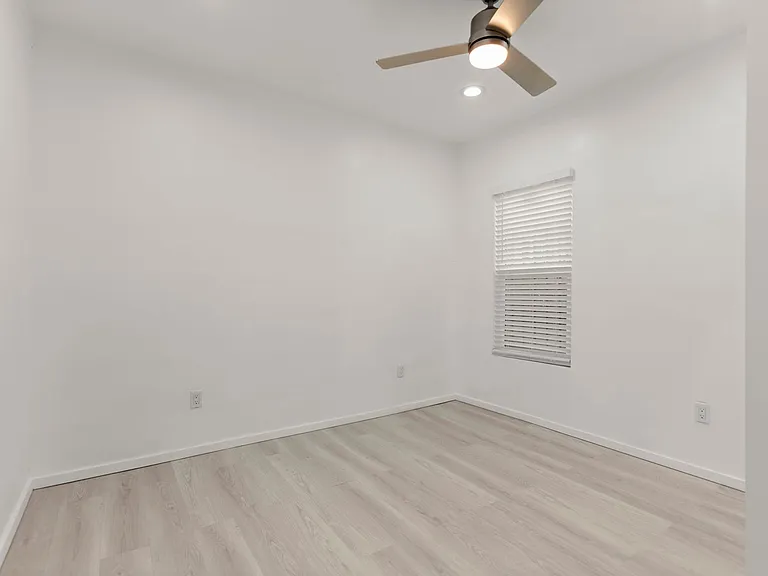 Beautiful 1 Bed 1 Bath — Photo 10