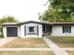 4801 Dahlia Ln, Victoria, TX 77904