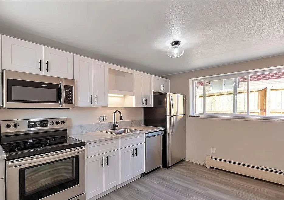 1300 Depew St — Photo 2
