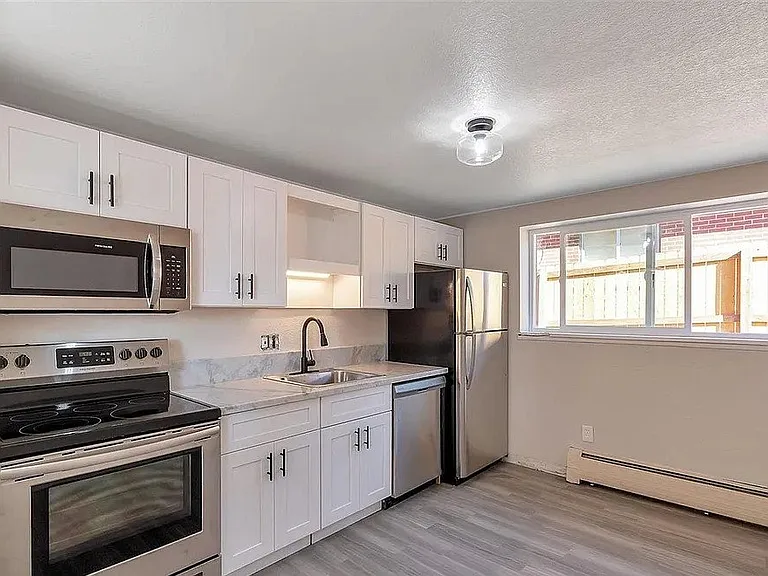1300 Depew St — Photo 2