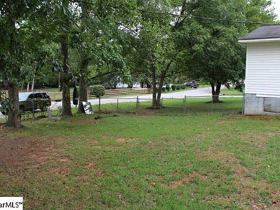 3rd image of 123 Cedar Creek Dr