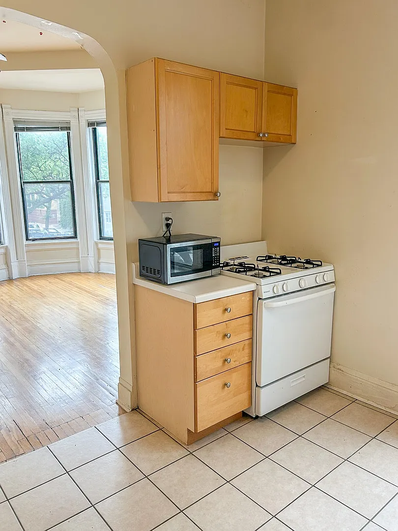 2 bed, $2,750 — Photo 2