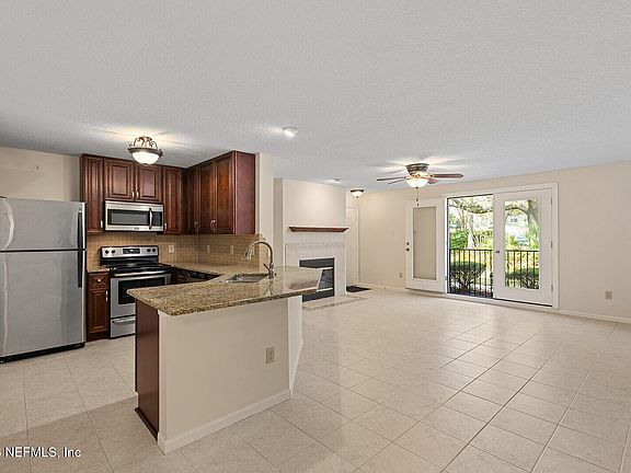 5th image of 13715 RICHMOND PARK Drive N #304