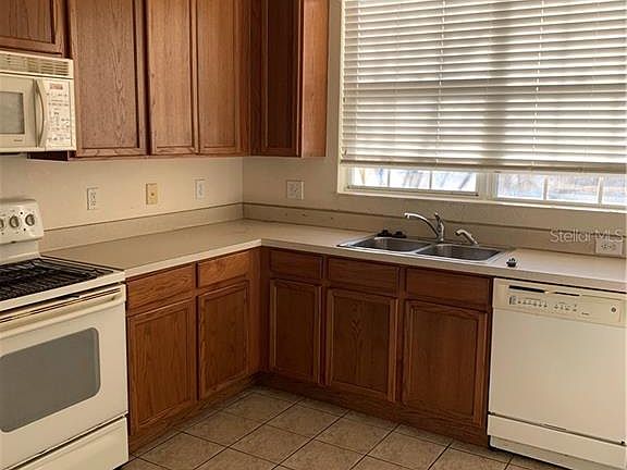 3rd image of 2541 Old Kent Cir