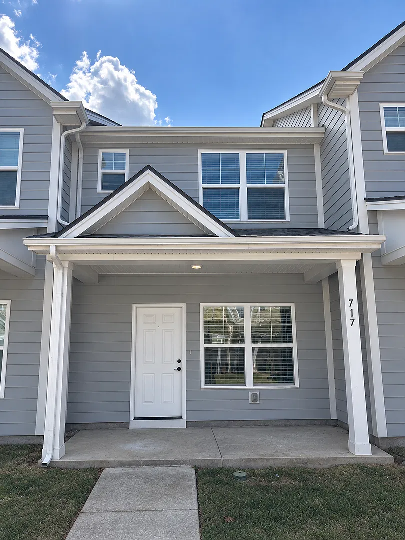Refreshed 2 Bed/2 Bath Townhomes With Flex Room in Columbia, TN! — Photo 1
