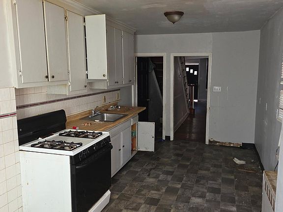 5th image of 1103 Elm St