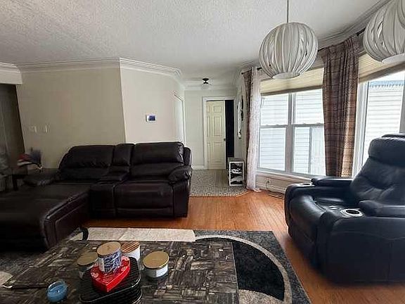 3rd image of 10801 104th St