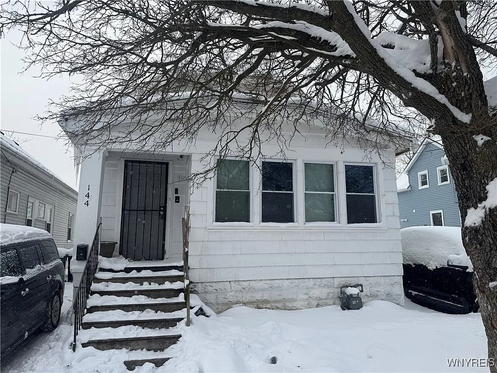 144 Goembel Ave photo 1