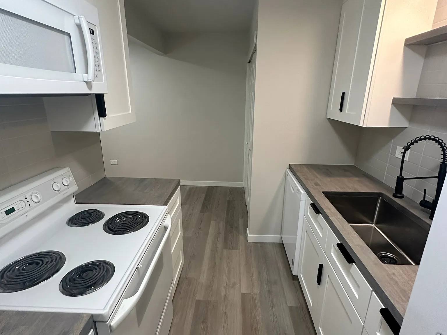 2 bed, 1.5 bath, 1000 sqft, $1,600 — Photo 4