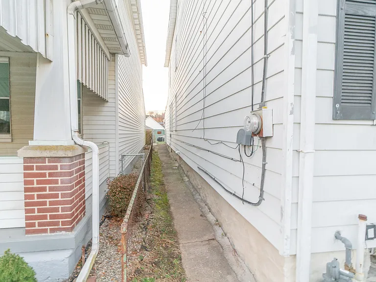39 Rose St — Photo 16