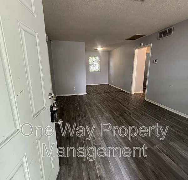 2134 N Minnesota Ave — Photo 4