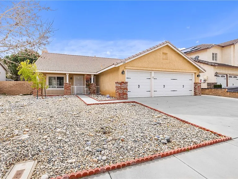 3310 Caspian Dr — Photo 4