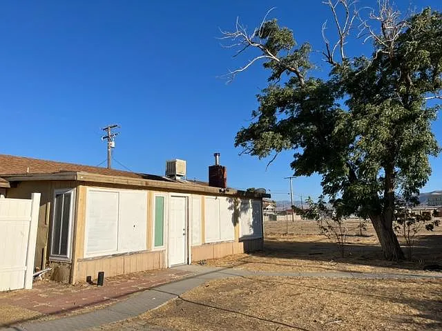 3 bed, 1792 sqft, $3,200 — Photo 2