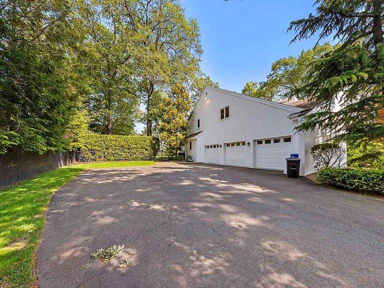 172 Truman Dr — Photo 4