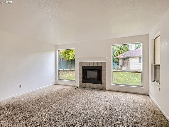 3rd image of 512 SE 157th Ave Unit 29