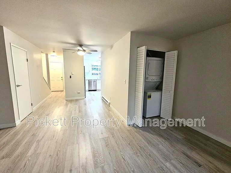 354 NW Edvard St #G — Photo 8