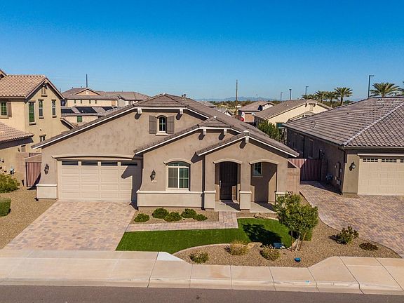 3rd image of 410 E Torrey Pines Pl