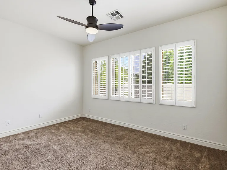 622 E Vinedo Ln — Photo 28