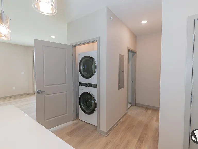 Chateau at Yankee Hill Apartments — Photo 57
