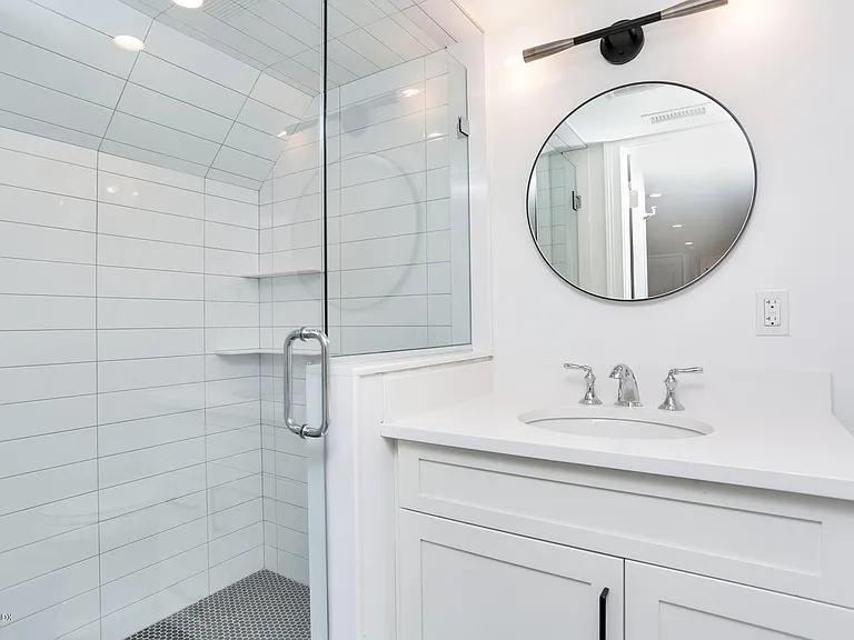 257 Bruce Park Ave #B — Photo 19