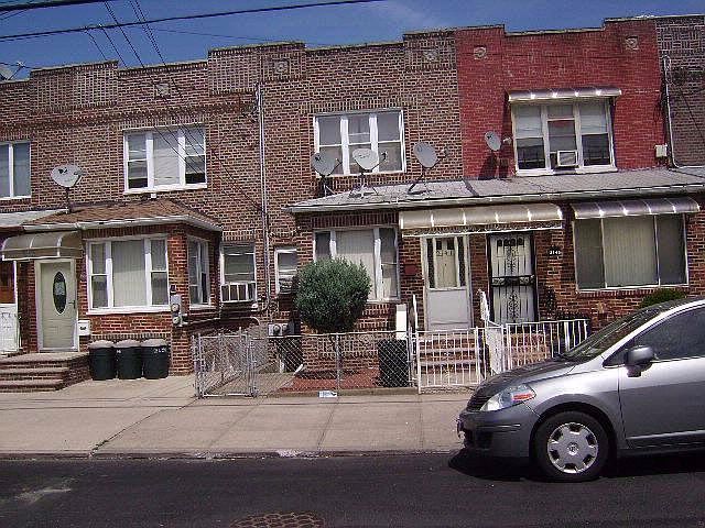 2nd image of 2141 W 7th St