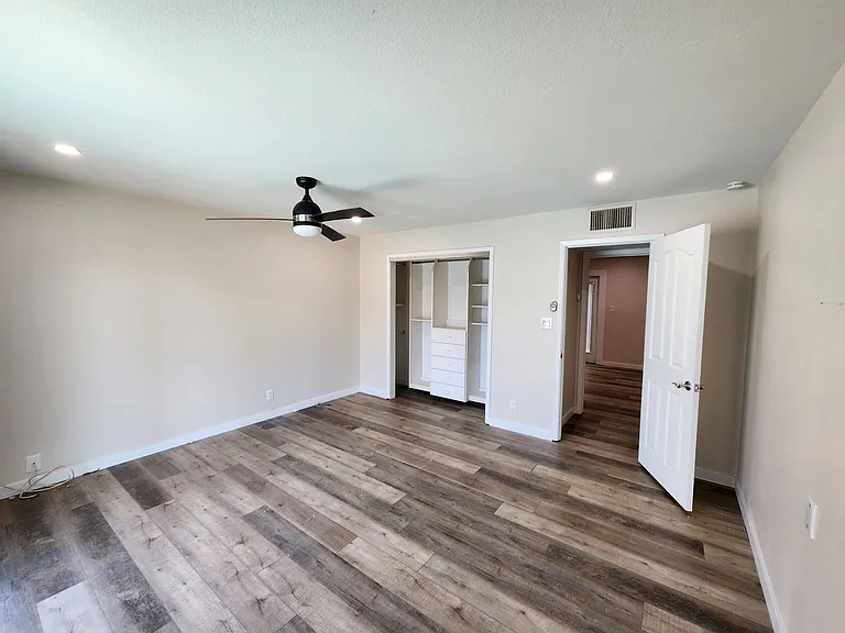 517 E Bishop Dr — Photo 32