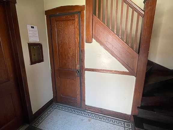 3rd image of 3815 W Diversey Ave