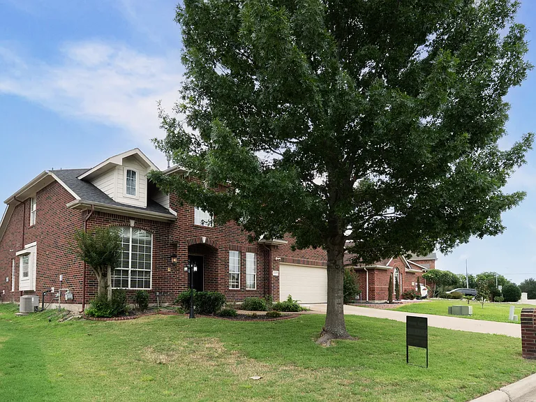 3212 Cantura Dr — Photo 2