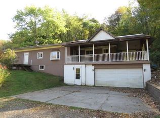 217 Briar Ln, Lower Burrell, PA 15068