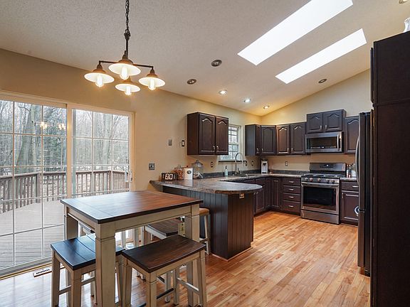 4th image of 6770 Beech Creek Ct