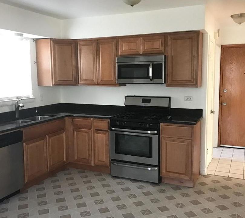 2nd image of 1211 W 22nd St APT 2