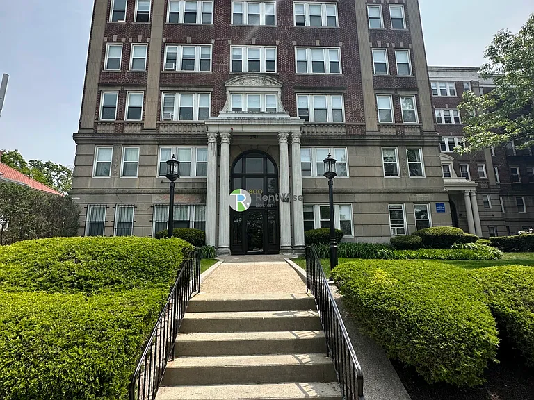 1800 Commonwealth Ave #19 — Photo 12