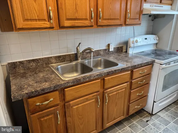 526 Random Rd, Baltimore, MD 21229