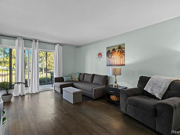 4th image of 16539 Middlebelt Rd Unit 2