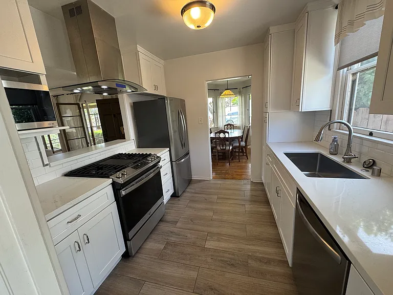 1418 Spazier Ave — Photo 9