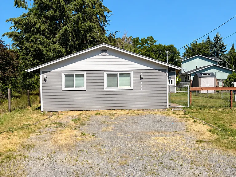 McKenzie Ave SW — Photo 2