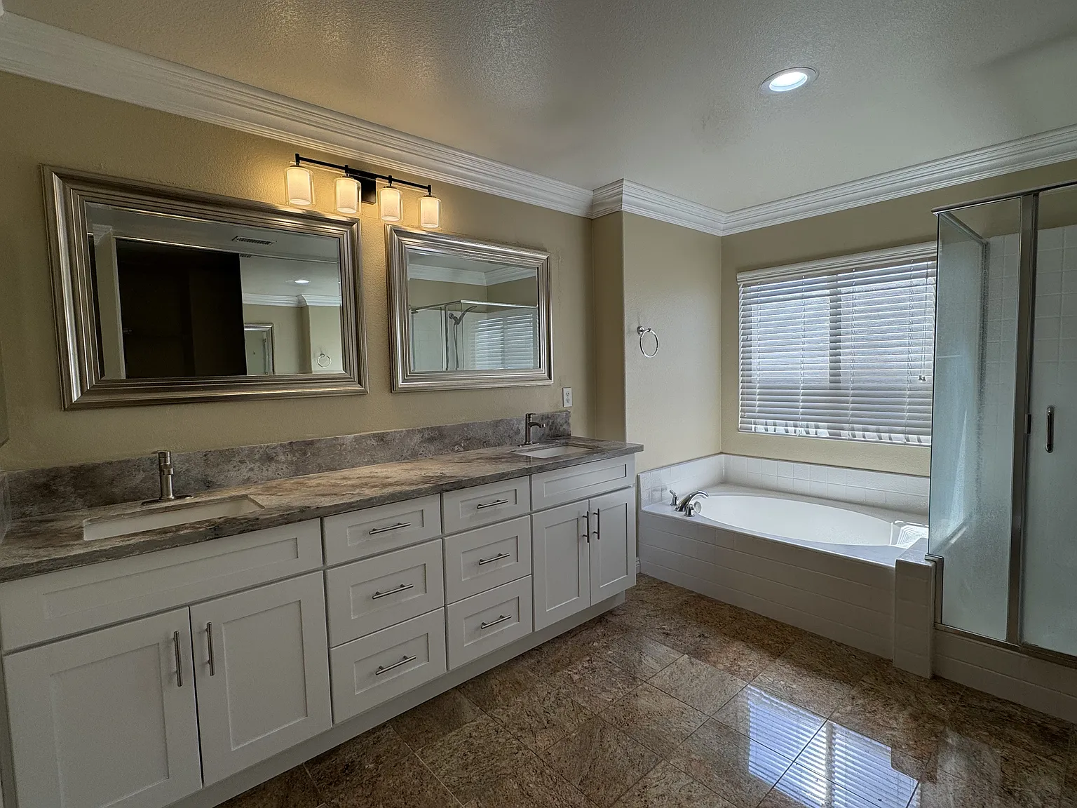 6 bed, 3833 sqft, $4,800 — Photo 3
