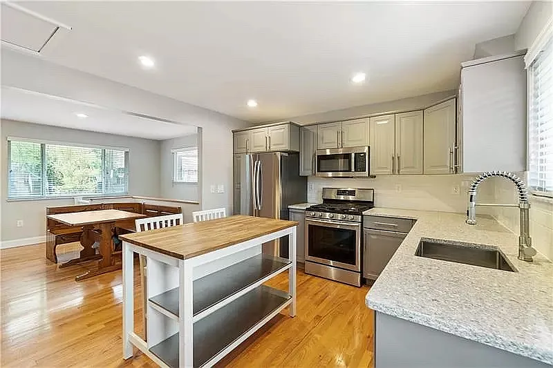 4 bed, 1800 sqft, $2,975 — Photo 4